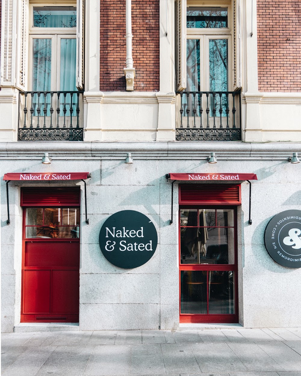 Foto de Naked & Sated: Serrano