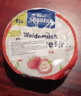 Foto de Weidemilch Sahnekefir auf erdbeere