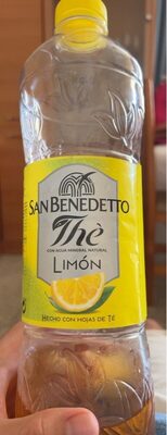 Foto de Thè limón con agua mineral natural