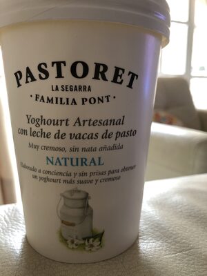 Foto de Yogur natural con leche de vacas de pasto