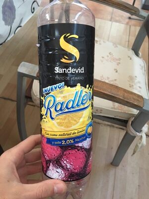 Foto de Radler tinto de verano con zumo natural de limón