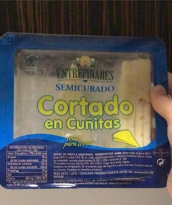 Foto de Queso semicurado cortado en cuñitas
