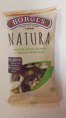 Foto de Natural frutos secos crudos y frutas desecadas