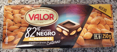 Foto de Chocolate negro 82% cacao con almendras enteras