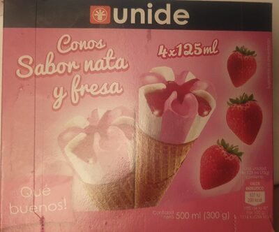 Foto de Helados conos de fresa y nata