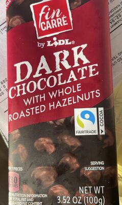 Foto de Dunkle Schokolade mit ganzen Haselnüssen