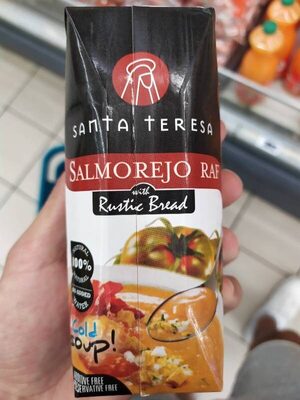 Foto de Salmorejo raf con pan de pueblo natural