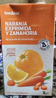 Foto de Naranja exprimida y zanahoria