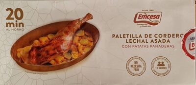 Foto de Paletilla de cordero lechal asada con patatas panaderas