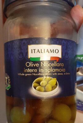 Foto de Whole green Nocellara olives with stones, in brine