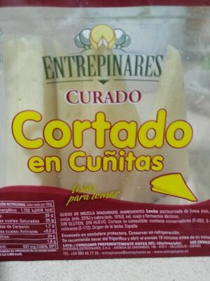 Foto de Queso curado cortado en cuñitas
