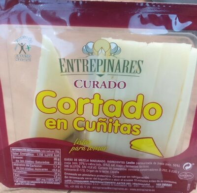 Foto de Queso curado cortado en cuñitas