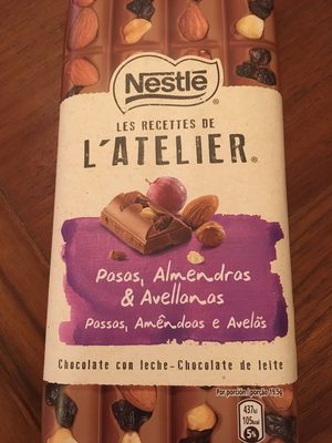 Foto de L'atelier chocolate con leche pasas almendras y avellanas