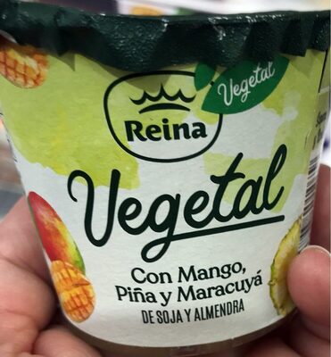 Foto de Postre vegetal con mango, piña y maracuyá