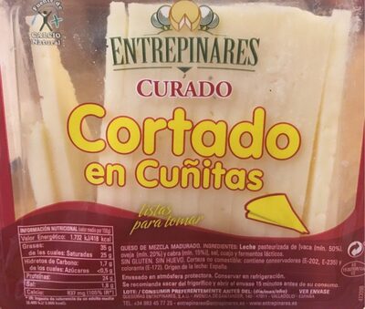 Foto de Queso curado cortado a cuñas