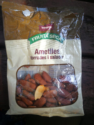 Foto de ametlles torrades i salades