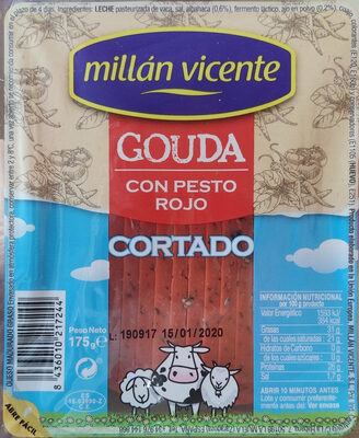 Foto de Gouda con pesto rojo cortado