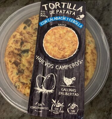 Foto de Tortilla de patata con calabacin y cebolla, huevos camperos