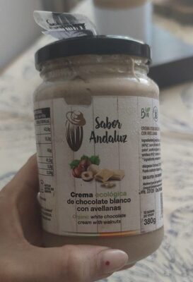 Foto de Crema ecológica de chocolate blanco con avellanas