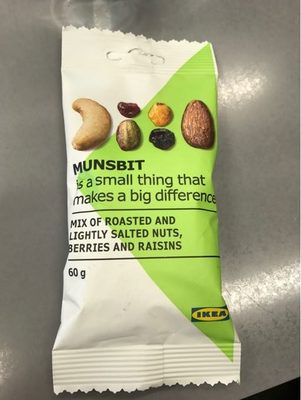 Foto de Mix of nuts, berries and raisins