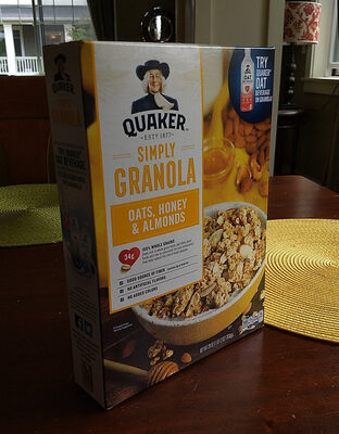 Foto de Simply granola, oats, honey & almonds