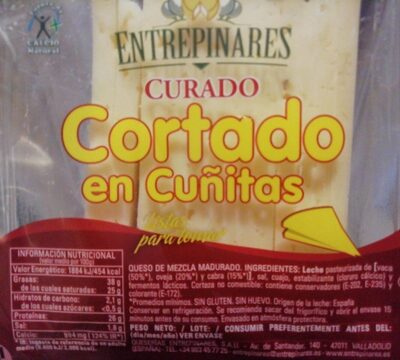 Foto de Queso curado cortado en cuñitas