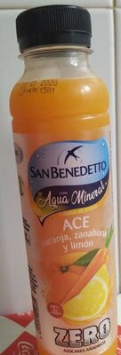 Foto de Agua mineral y zumo de frutas