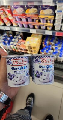 Foto de Elle & vire desserts lactes mon grec myrtille