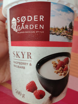 Foto de Skyr de queso fresco con ruibarbo y frambuesas
