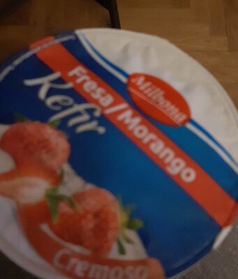 Foto de Sahne Kefir auf Erdbeere