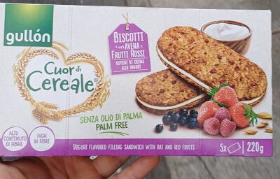 Foto de Cuore di cereale. Biscotti di avena con frutti rossi