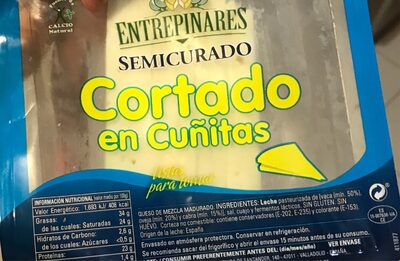 Foto de Queso semicurado cortado en cuñitas
