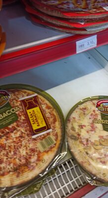 Foto de Pizza fresca carbonara