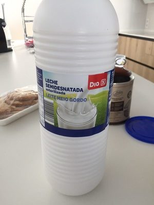 Foto de Leche Semidesnatada esterilizada