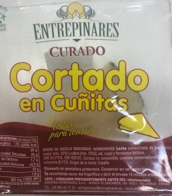 Foto de Queso curado cortado en cuñitas