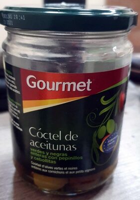 Foto de Cóctel de Aceitunas Verdes y Negras Enteras con Pepinillos y Cebollitas