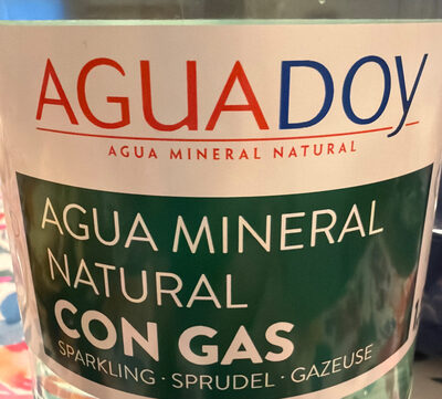 Foto de Agua mineral natural con gas