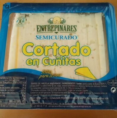 Foto de Queso semicurado cortado en cuñitas