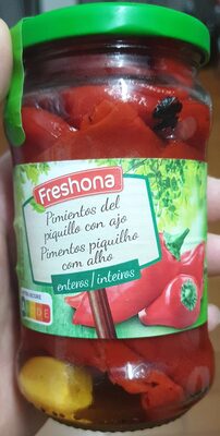 Foto de Pimientos del piquillo con ajo enteros / Pimentos piquilho com alho inteiros