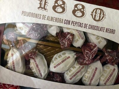 Foto de Polvorones de almendra con pepitas de chocolate negro